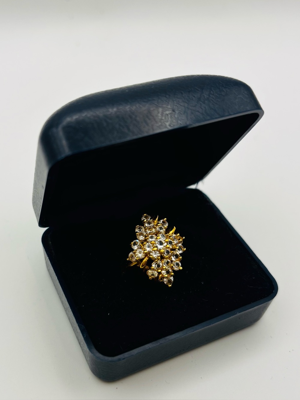 Stunning Vintage-Style Gold Tone Crystal Cluster Cocktail Ring – Like New